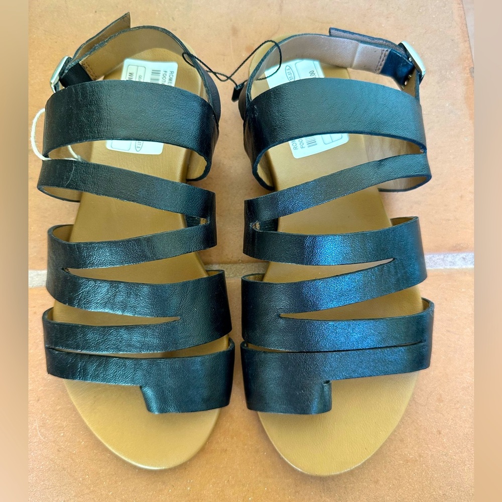 Romeo Gigli black leather thong sandals with adjustable strap size 37